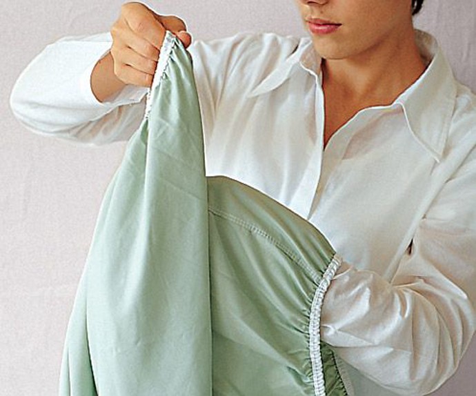 Você sabe dobrar lençol com elástico?